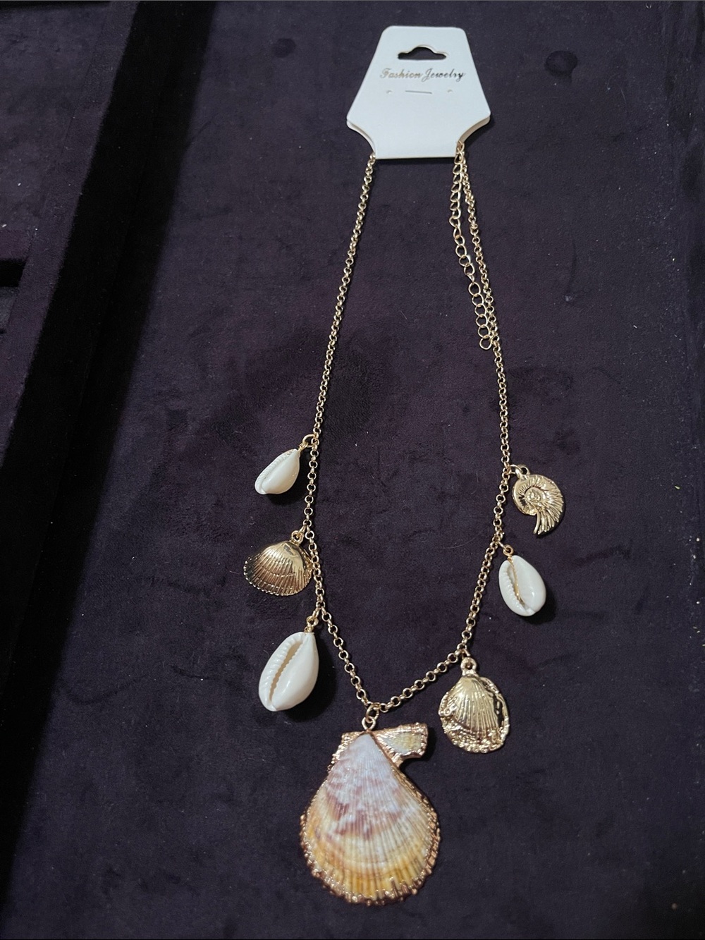 Fashion Jewelry shell necklace NWT